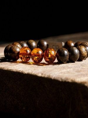 браслет с янтарем