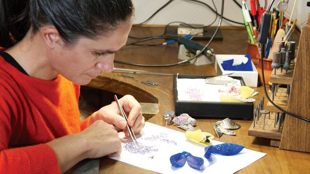 Аликс Дюма: Создание великолепной броши Magnolia