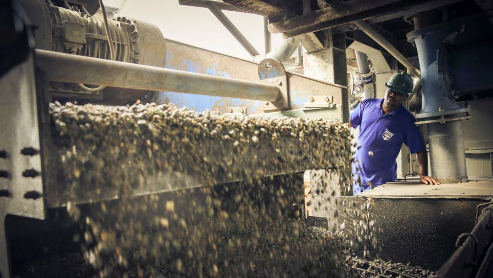 Цены на алмазное сырье компании Petra Diamonds снизились