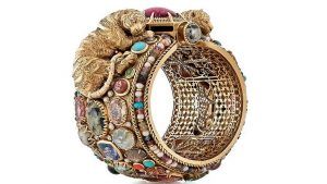 Бренд Sabyasachi защищает слонов и чтит традиции Бренд Sabyasachi защищает слонов и чтит традиции