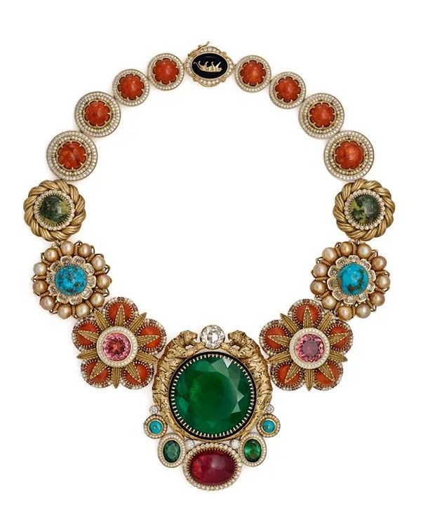 Колье из коллекции высокого ювелирного искусства Sabyasachi, вдохновленной бенгальским тигром