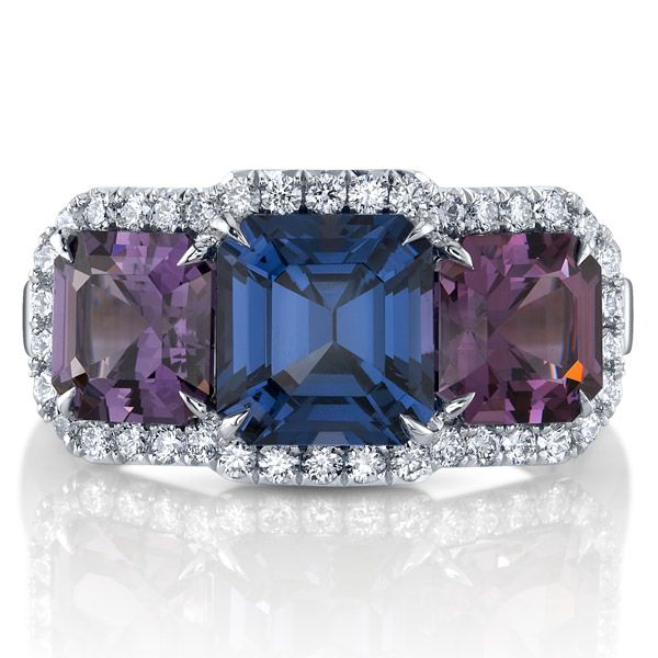 Кольцо от Omi Privé из платины с фиолетовой и синей шпинелью и бриллиантами