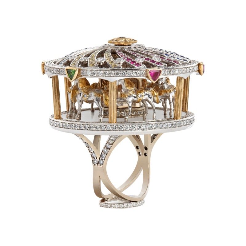 То самое кольцо в виде карусели бренда Sybarite, которое вдохновило его на создание новой коллекции Fortune То самое кольцо в виде карусели бренда Sybarite, которое вдохновило его на создание новой коллекции Fortune