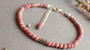 Браслеты с родохрозитом: какие бывают, как выбрать и носить