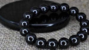 Гагат для Змееносца: совместимость, подходит или нет