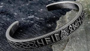 Мужские браслеты с рунами: особенности, как выбрать и носить