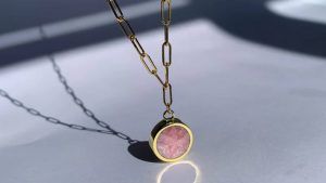 Подвески с родохрозитом: какие бывают, как выбрать и носить