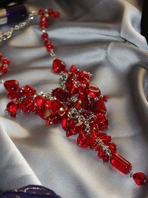 Ожерелья и бусы с гиацинтом: как выбрать и носить