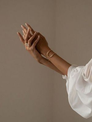 Какие украшения подчеркнут ваш загар