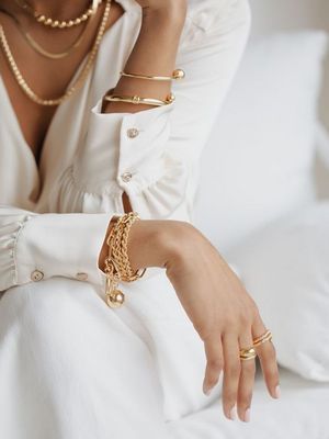 Бижутерия под золото: какая бывает, как выбрать и носить