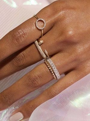 Украшения в форме круга: значение, какие бывают и кому можно носить