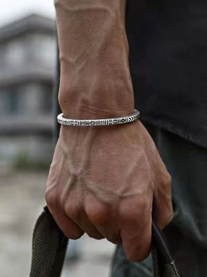 Мужские браслеты с рунами: особенности, как выбрать и носить