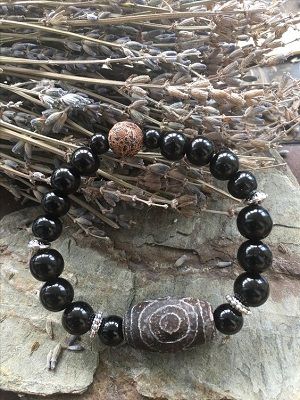 браслет с гагатом