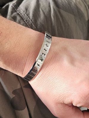 браслет с рунами