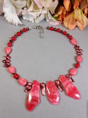 бусы с родонитом