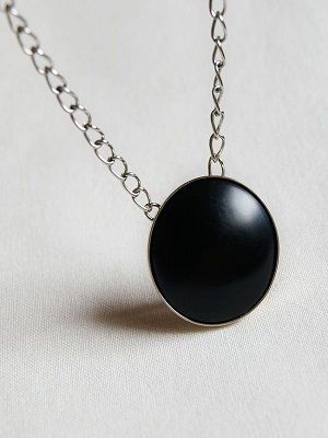 подвеска с гагатом