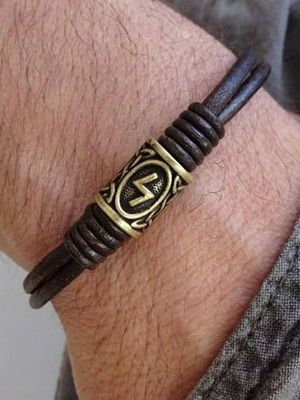 браслет с рунами