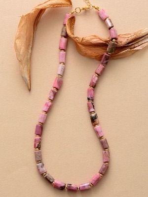 бусы с родонитом