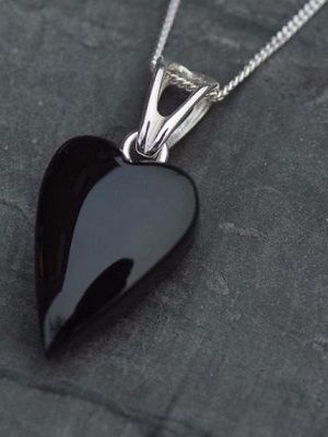 подвеска с гагатом