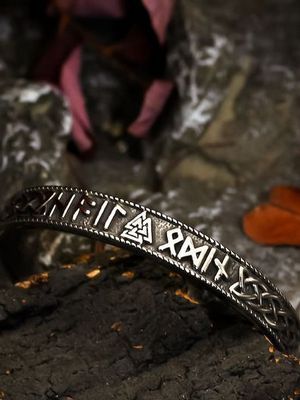 браслет с рунами