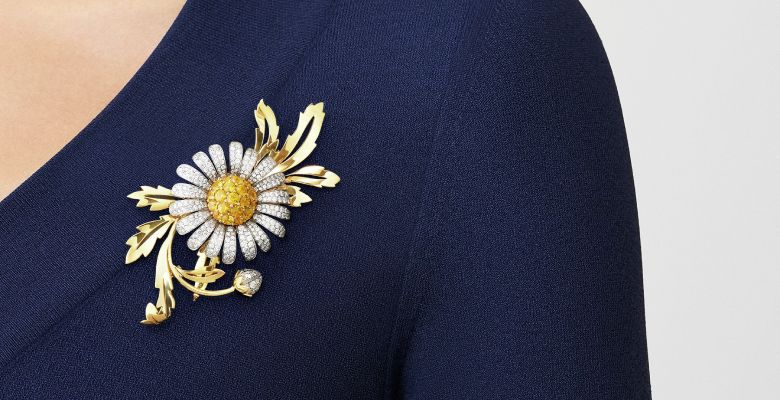 броши в форме цветов