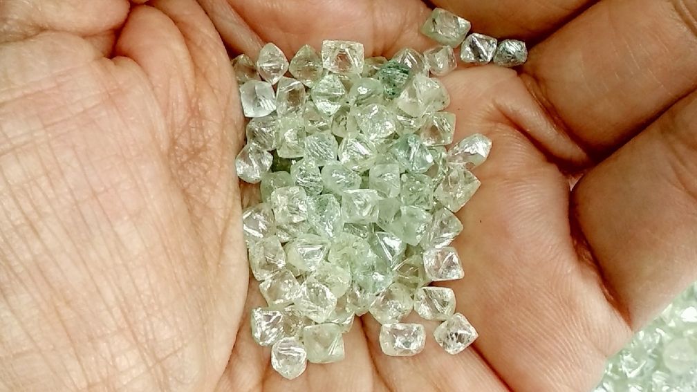 De Beers ожидает, что переизбыток предложения пока сохранится