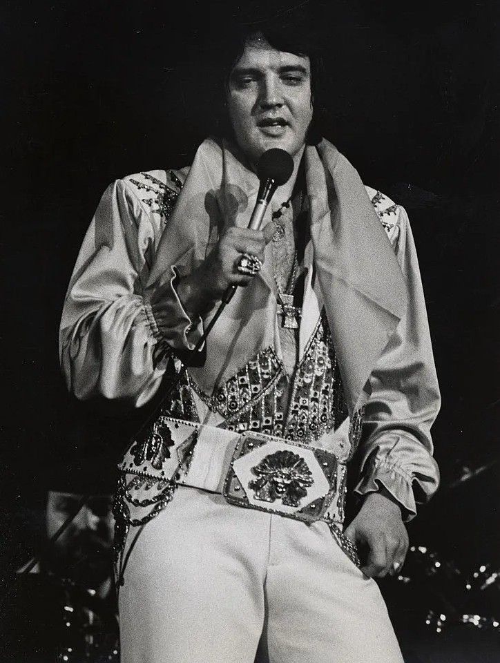 Пресли в кольце «TCB» с черным ониксом и бриллиантом, 1976 год
