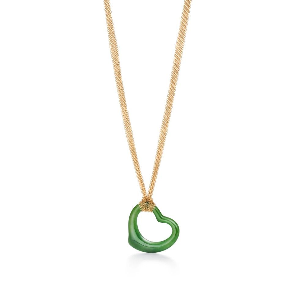 Подвеска Open Heart от Elsa Peretti для Tiffany & Co. из зеленого нефрита на цепочке из 18-каратного золота 