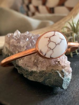 Браслет с магнезитом