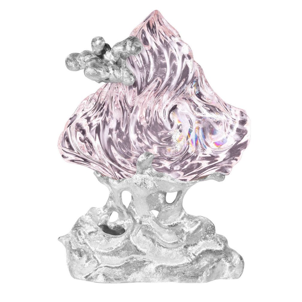 Скульптура Rainbow Prism из морганита весом 942 карата с радужными включениями