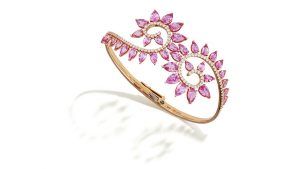 Розовые украшения на выставке VicenzaOro