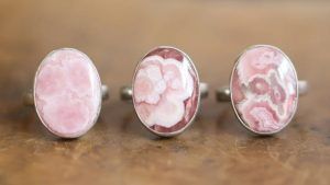 Кольца с родохрозитом: какие бывают, как выбрать и носить