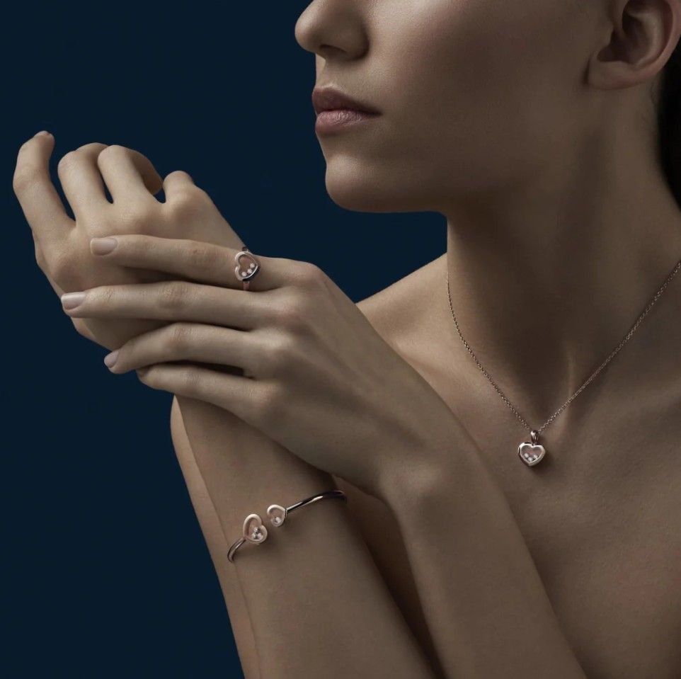 Украшения из коллекции Happy Diamonds от Chopard прекрасно дополнят свадебный образ Украшения из коллекции Happy Diamonds от Chopard прекрасно дополнят свадебный образ