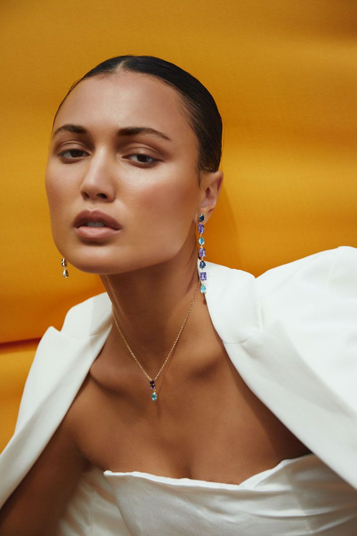 Модель в украшениях бренда Victoria Cruz Модель в украшениях бренда Victoria Cruz