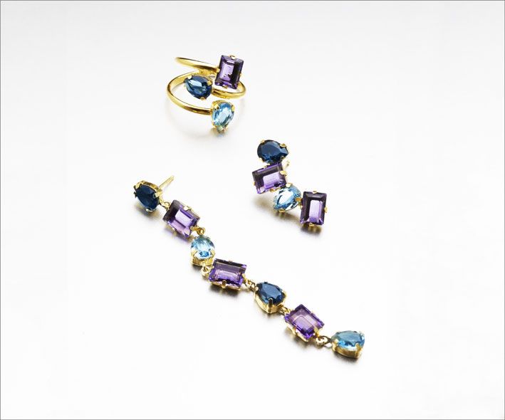 Позолоченные украшения с цветными кристаллами Позолоченные украшения с цветными кристаллами