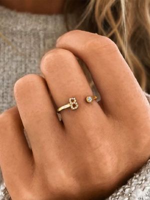 Кольца с буквами: какие бывают, как выбрать и носить