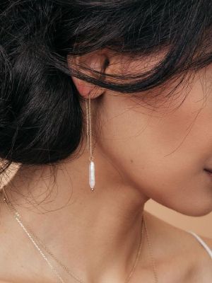 Серьги-протяжки с жемчугом: какие бывают, как выбрать и носить