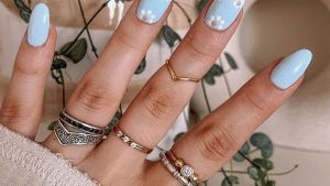 Какие кольца лучше выбирать к голубому маникюру Какие кольца лучше выбирать к голубому маникюру