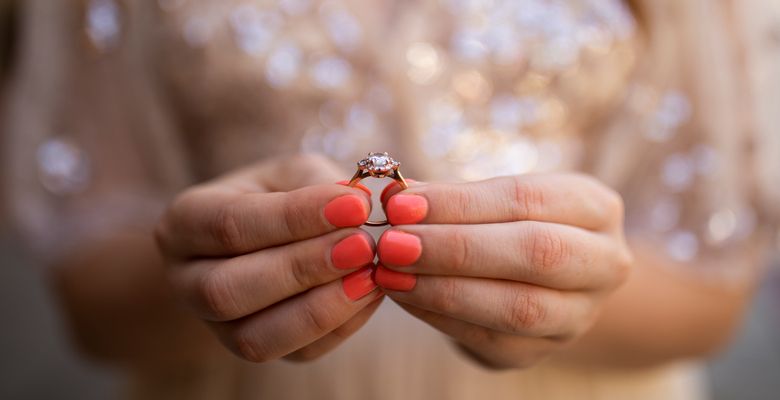 Какие кольца лучше выбирать к оранжевому маникюру