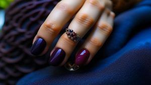 Какие кольца лучше выбирать к бордовому маникюру Какие кольца лучше выбирать к бордовому маникюру