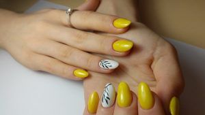 Какие кольца лучше выбирать к желтому маникюру Какие кольца лучше выбирать к желтому маникюру