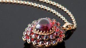 Пироп для Рака: совместимость, подходит или нет