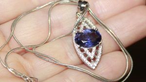 Иолит для Тельца: совместимость, подходит или нет Иолит для Тельца: совместимость, подходит или нет