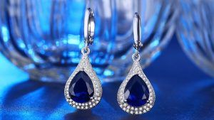 Серьги-капли с сапфиром: как грамотно выбрать и носить