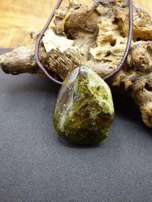 Гроссуляр для Овна: совместимость, подходит или нет