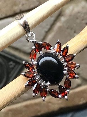 Пироп для Овна: совместимость, подходит или нет