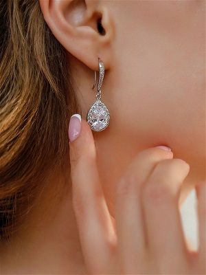 Серьги-капли с бриллиантами: как грамотно выбрать и носить