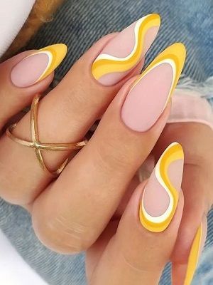 Какие кольца лучше выбирать к желтому маникюру