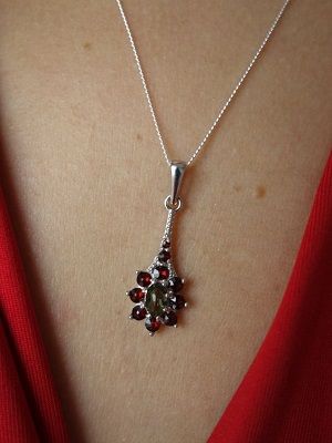 подвеска с пиропом