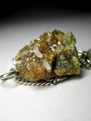 Гроссуляр для Тельца: совместимость, подходит или нет